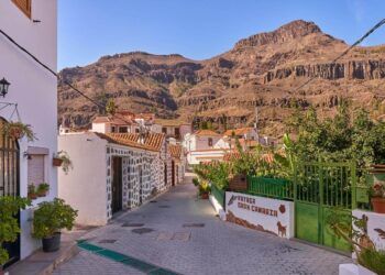 San Bartolomé: A Blend of Natural Wonders and Cultural Heritage